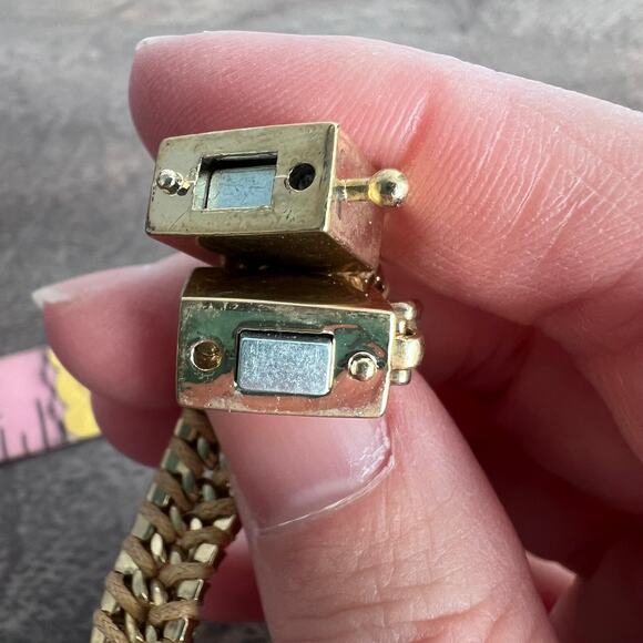 Vintage Gold Tone Unique Woven Magnetic Clasp Bracelet - Picture 5 of 5